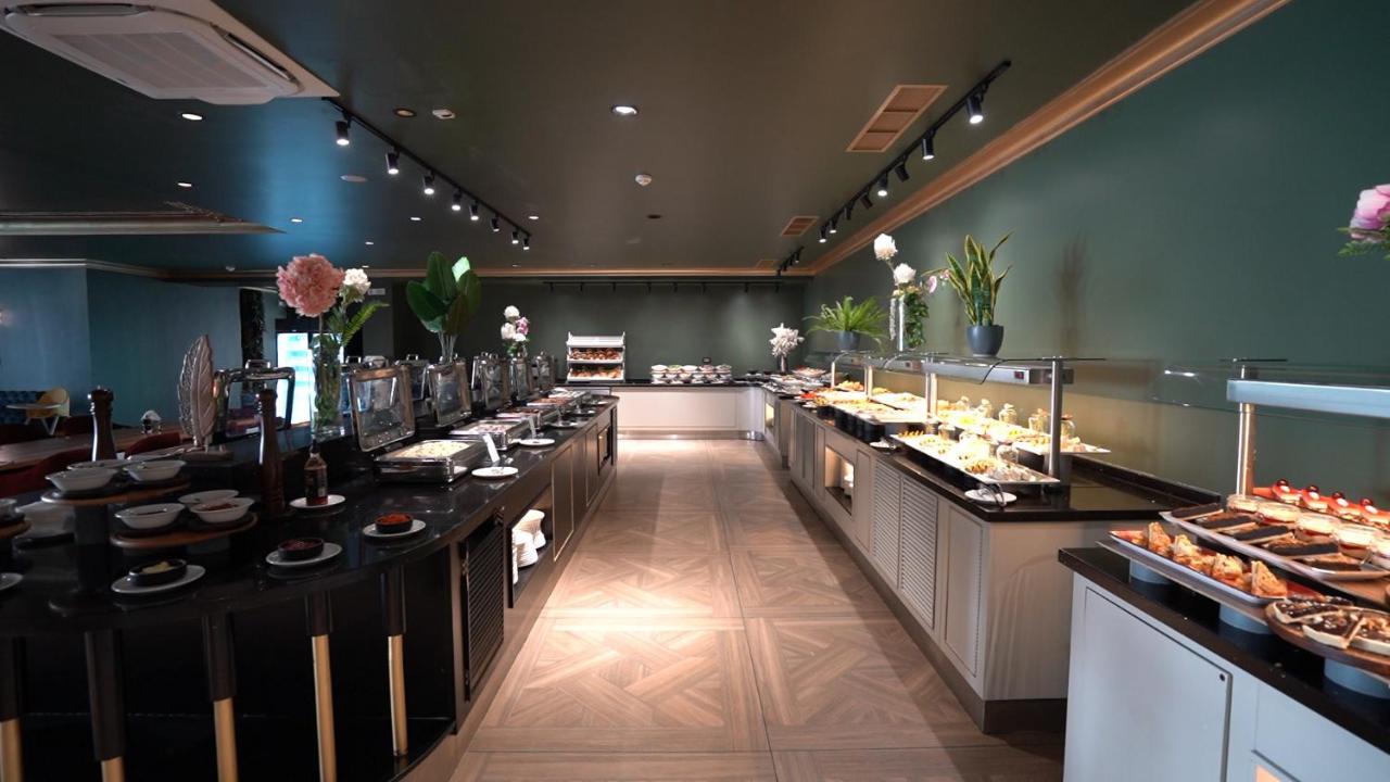 Luxury Premium Finese Hotel Golem  Bagian luar foto